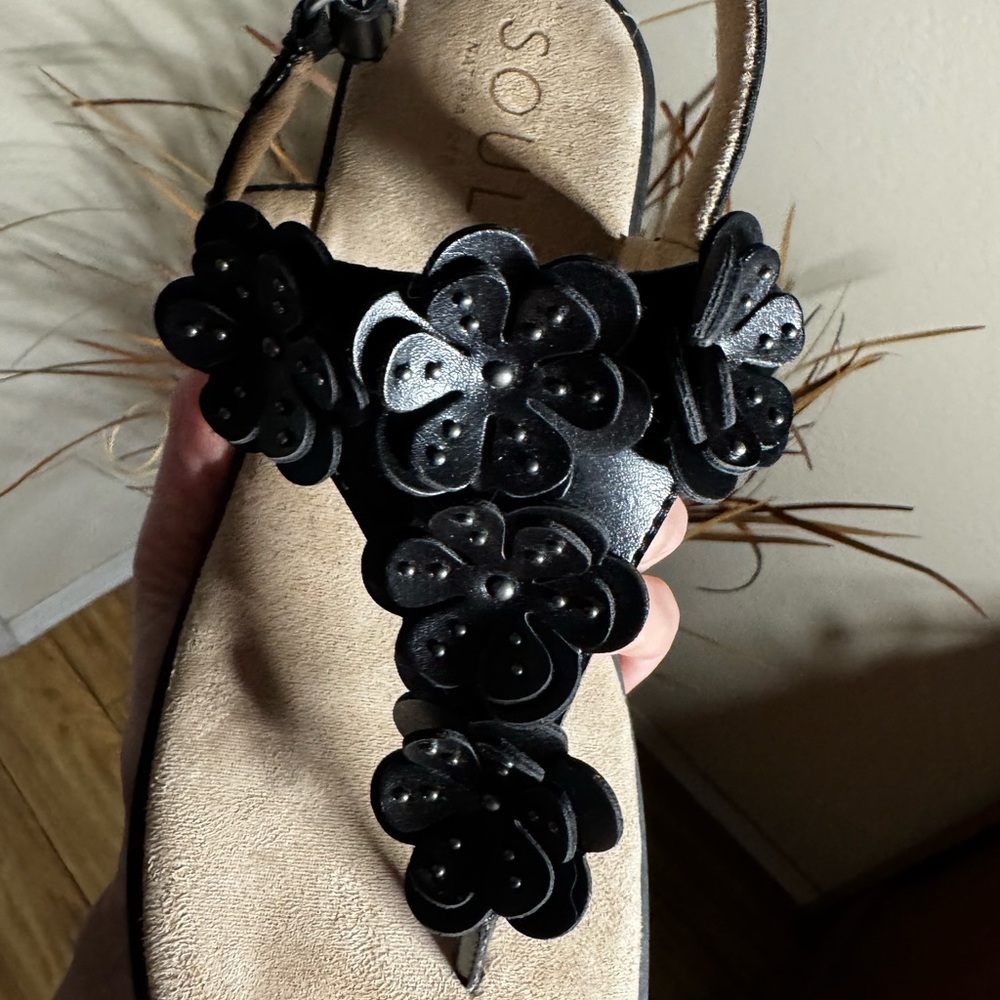 Naturalizer Black T-Strap Sandals with Floral Embellishment - Picture 10 of 10